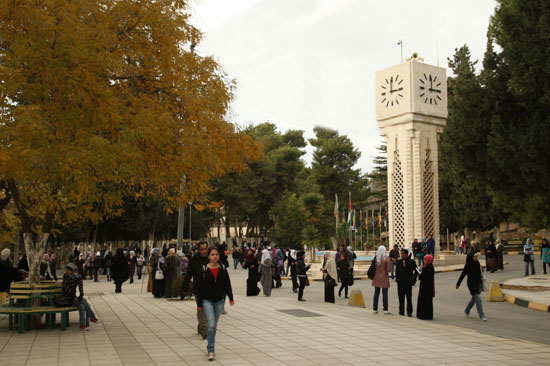 "الاردنية" بطلا لبطولتي السباحة والكرة الطائرة