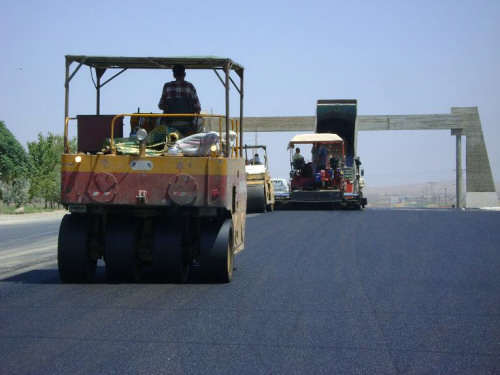 طرح عطاءات لتعبيد عدد من الطرق في المزار الجنوبي طرح عطاءات لتعبيد عدد من الطرق في المزار الجنوبي