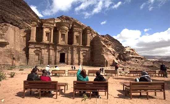السياحة الأردنية تبدأ رحلة التعافي من صدمات الربيع العربي السياحة الأردنية تبدأ رحلة التعافي من صدمات الربيع العربي