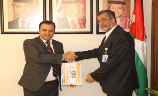 "مستقلة الانتخاب" تتسلم تقرير "راصد" للانتخابات البلدية والمحافظات "مستقلة الانتخاب" تتسلم تقرير "راصد" للانتخابات البلدية والمحافظات