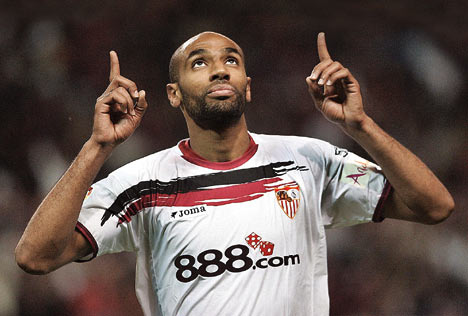 كانويته مهاجم اشبيلية يعتزل اللعب دوليا