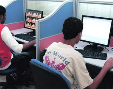 تشديد الرقابة على محلات المقاهي والنوادي والانترنت في الزرقاء 