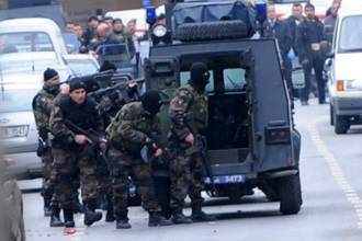 تركيا تعتقل 120 شخصا في حملة واسعة ضد شبكة "القاعدة"