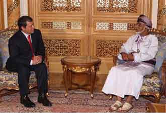 الملك والسلطان قابوس يبحثان سبل تعزيز مسيرة التضامن العربي