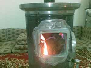 8 إصابات اثر استنشاق غازات منبعثة من مدفأة حطب 