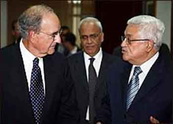 خلاف فلسطيني اميركي خلال لقاء عباس وميتشل.. وتشاؤم باستئناف المفاوضات