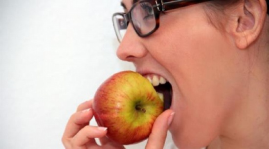 هل تعاني من حساسية التفاح؟ إليك الحل