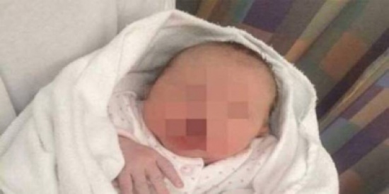 فيديو: وحش بشري تجرد من أبوته وباع طفله.. والسبب؟ فيديو: وحش بشري تجرد من أبوته وباع طفله.. والسبب؟