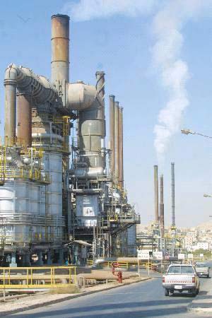 وزير الطاقة الجزائري يزور مصفاة البترول