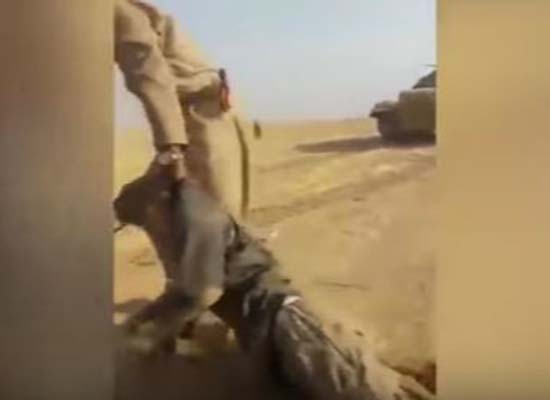 بالفيديو: الميليشيات الشيعية تضع طفلا سنيا تحت جنازير الدبابة وتدوسه