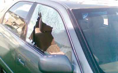 تكسير سيارة وكيل شركة خاصة مشهورة  وسرقة 75 الف دينار اردني منها 