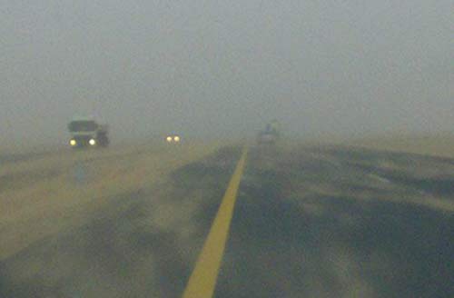 تراكما للغبار في بعض الطرق الشرقية والجنوبية