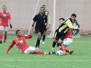 صراع صدارة دوري المحترفين لكرة القدم يتواصل