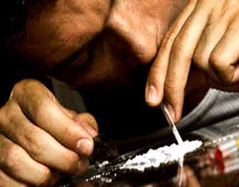 القبض على 16 من متعاطي ومروجي المخدرات في نزال