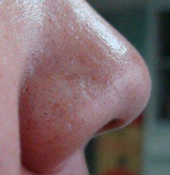 تغريم رجل نظف أنفه اثناء القيادة تغريم رجل نظف أنفه اثناء القيادة