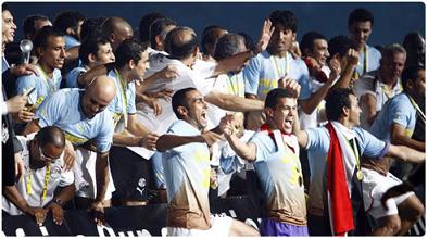 الرئيس مبارك يستقبل المنتخب والصحف تشيد به الرئيس مبارك يستقبل المنتخب والصحف تشيد به