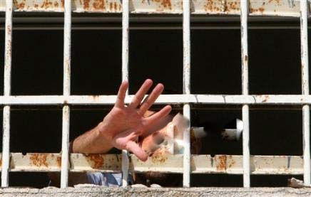 "الوطنية للأسرى" تكرم أسيرين محررين