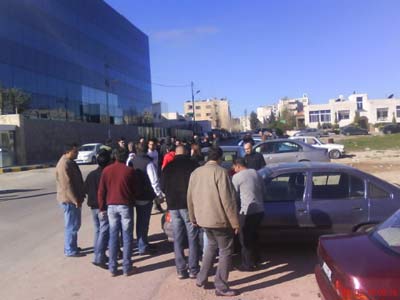 موظفو الـatv يصعدون اللهجة.. والقضاء أحد الخيارات (محدث ومصور)