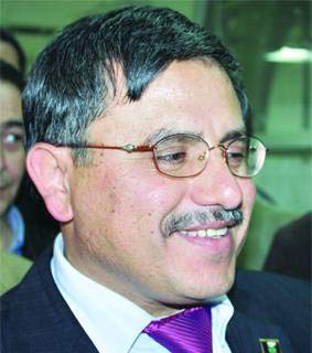 نقيب المهندسين يدعو الحكومة للحوار مع النقابات