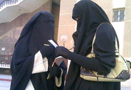 رئيس الوزراء الفرنسي: نرفض منح الجنسية الفرنسية لرجل اجبر زوجته الفرنسية على ارتداء النقاب رئيس الوزراء الفرنسي: نرفض منح الجنسية الفرنسية لرجل اجبر زوجته الفرنسية على ارتداء النقاب