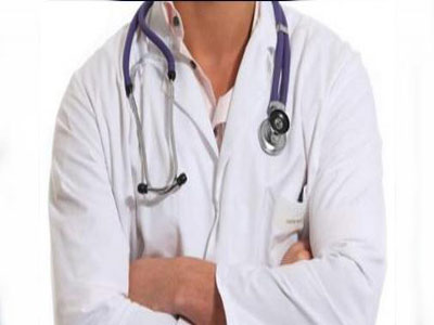 سعودي اعتدى على طبيب لسؤاله زوجته عن مكان الألم سعودي اعتدى على طبيب لسؤاله زوجته عن مكان الألم
