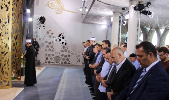 تلفزيون ألمانيا يبث صلاة العيد لأول مرة تلفزيون ألمانيا يبث صلاة العيد لأول مرة
