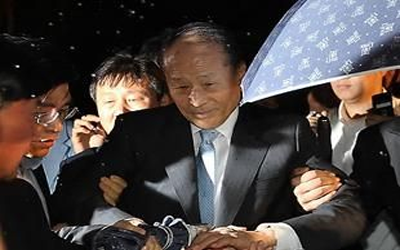 السجن عامين لشقيق الرئيس الكوري الجنوبي بتهمة الرشوة