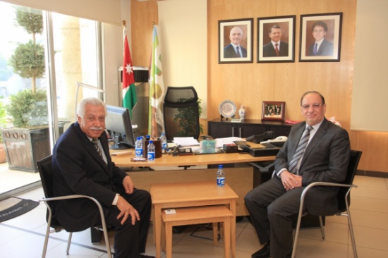 امين عمان يبحث مع السفير العراقي اوجه التعاون بين مدينتي عمان وبغداد