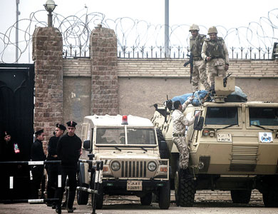 إجراءات أمنية مكثفة قبيل بدء محاكمة مرسي