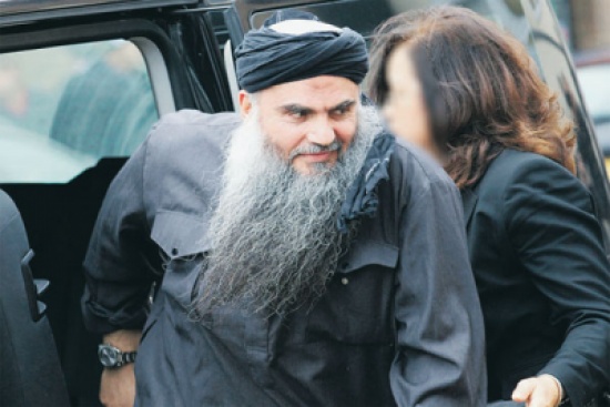 امهال محاميي '' أبو قتادة '' لتقديم بيناتهم الدفاعية امهال محاميي '' أبو قتادة '' لتقديم بيناتهم الدفاعية