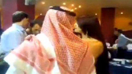 سعودي يدّعي المرض ليصرف مال زوجته على راقصة سعودي يدّعي المرض ليصرف مال زوجته على راقصة