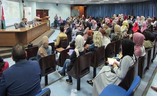 اللجنة الاجتماعية لرابطة اللاعبين تقيم ندوة حول المخدرات وتعاطي المنشطات اللجنة الاجتماعية لرابطة اللاعبين تقيم ندوة حول المخدرات وتعاطي المنشطات