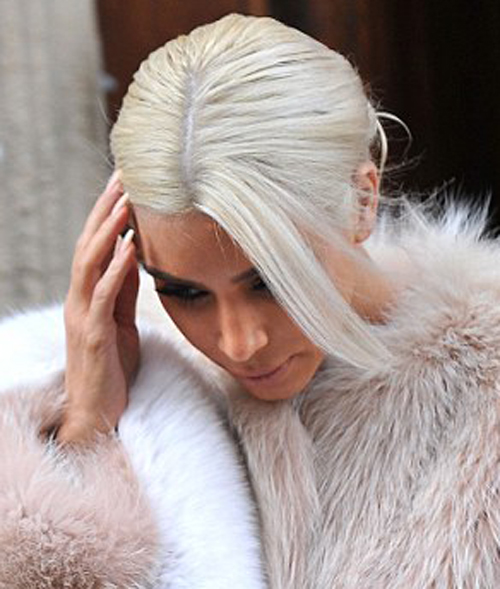 بالصور.. كيم كاردشيان تغير لون شعرها بعد سخرية الصحافة منها بالصور.. كيم كاردشيان تغير لون شعرها بعد سخرية الصحافة منها