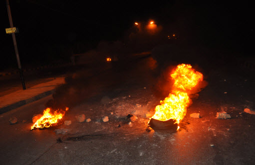 اربد : اعمال شغب واحراق اطارات في منطقة البارحة