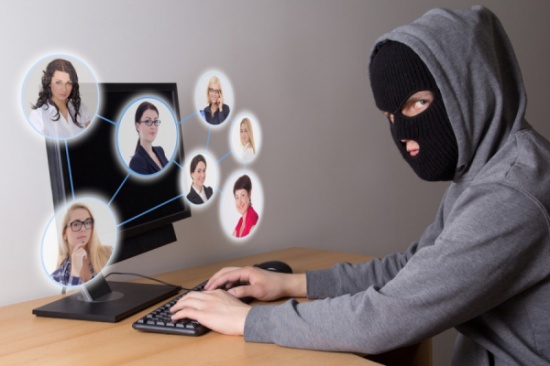 ندوة تحذر من خطورة المواقع الالكترونية المشبوهة ندوة تحذر من خطورة المواقع الالكترونية المشبوهة