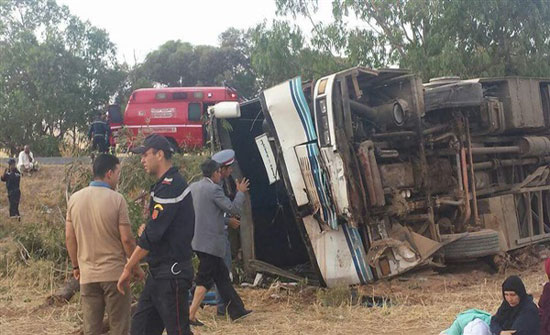 باكستان: مصرع 18 شخصا بسقوط حافلة بنهر السند