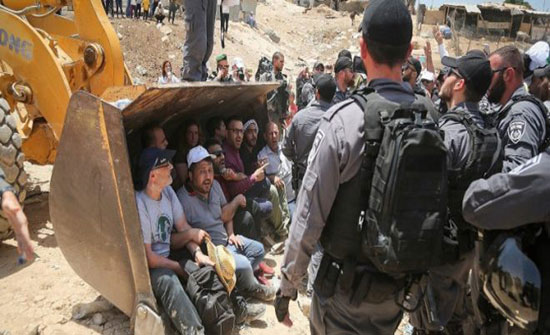 الاحتلال يؤجل اخلاء الخان الاحمر لإشعار آخر