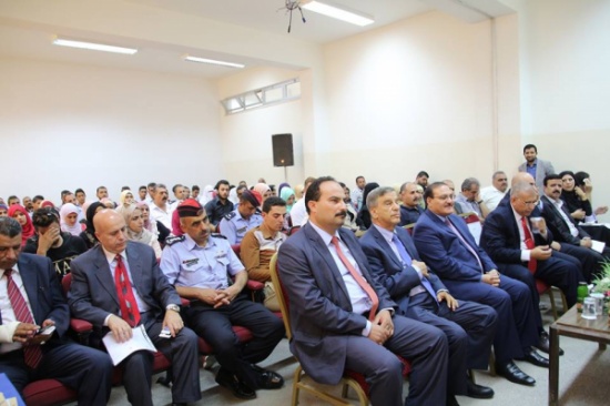 وزير الثقافة يكرم طلبة كلية الحصن الجامعية وزير الثقافة يكرم طلبة كلية الحصن الجامعية