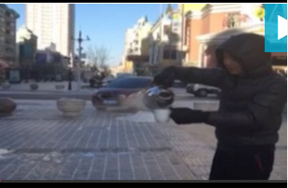 بالفيديو..برودة الطقس تحول الشاى المغلى إلى بخار ثلج بإنجلترا بالفيديو..برودة الطقس تحول الشاى المغلى إلى بخار ثلج بإنجلترا