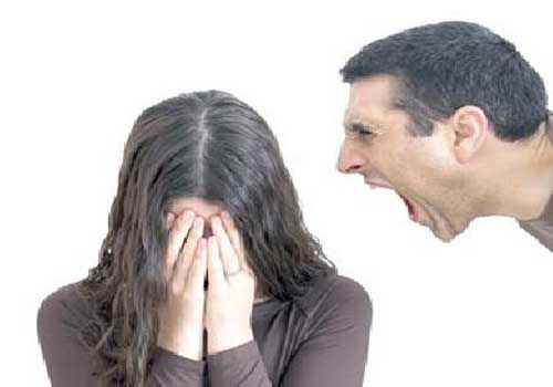 عندما يطالب الشرف بذكورته.. هل تبقى سمعة الفتاة على "المحكّ"؟! عندما يطالب الشرف بذكورته.. هل تبقى سمعة الفتاة على "المحكّ"؟!
