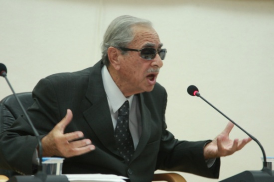 الشاعر أديب ناصر يتغنى بنضالات الشعب الفلسطيني في " الأردنية"