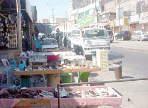 مواد غذائية ومواد تنظيف تباع في شوارع الكرك