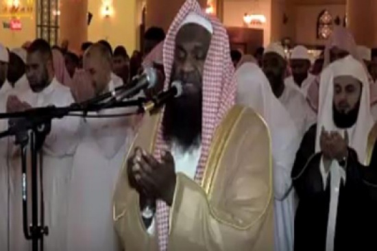 شاهد: قنوت الكلباني ودعاؤه على الدواعش عقب تفجير المدينة المنورة