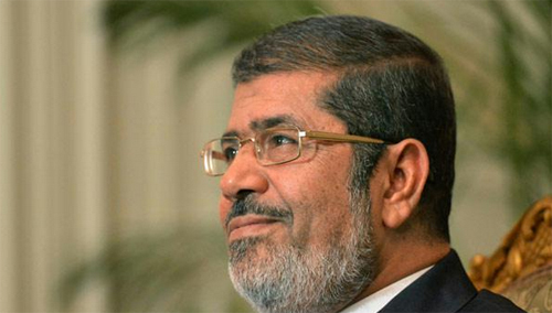 حبس الرئيس المصري المعزول محمد مرسي بتهمة التخابر مع حماس حبس الرئيس المصري المعزول محمد مرسي بتهمة التخابر مع حماس