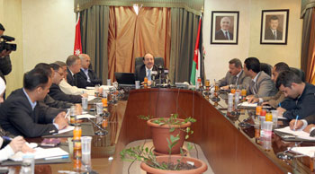 وزير العمل يعقد مؤتمرا صحفيا حول خطة الوزارة