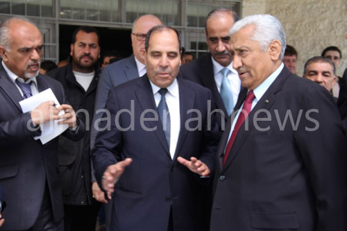 بالصور : النسور في زيارة خاطفة لمستشفى الرمثا