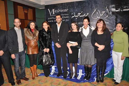 أسرة " أحلام مستحيله " تحتفل بتوقيع العقد