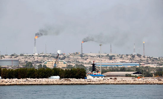 طهران: سنتجاوز العقوبات على بيع النفط بوسائل جديدة