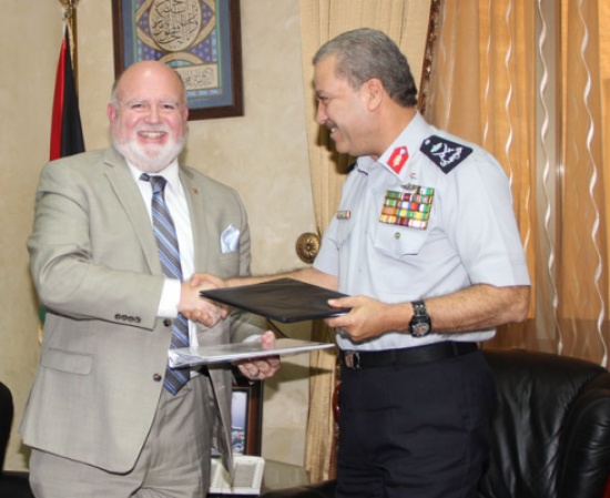 الاردن يدرب مرتبات الدفاع المدني الفلسطيني الاردن يدرب مرتبات الدفاع المدني الفلسطيني