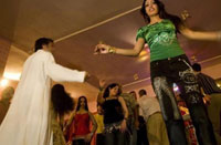 قصة نادية التي غرروا بها في الصويفية فعملت في ( بار ) 